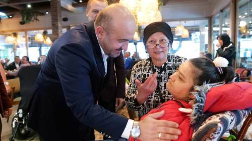 Gürhan Albayrak engelli bireylerle bir araya geldi