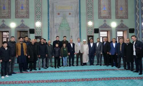 Gürhan Albayrak Reşadiye Camii’nde vatandaşlarla bayramlaştı