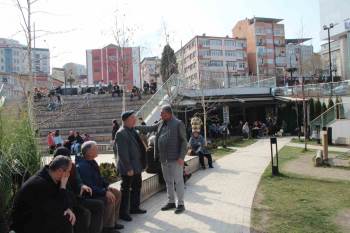 Güzel Havayı Gören Bilecikliler Parklara Akın Etti
