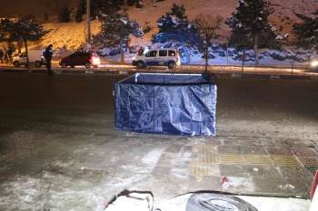 Hafif Ticari Araç Yayalara Çarptı: 1 Ölü, 1 Yaralı
