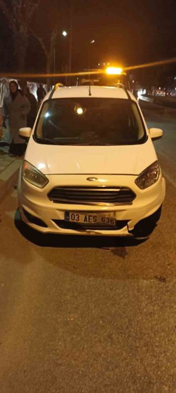 Hafif Ticari Aracın Çarptığı Kadın Kaldırıldığı Hastanede Öldü
