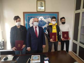 Hafızlar Belgelerini Aldı
