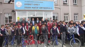 Hafızlığı Bitiren Öğrencilere Bisiklet Hediye Edildi
