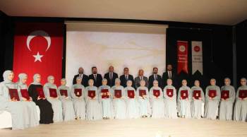 Hafızlık Eğitimini Tamamlayan 22 Öğrenci İcazet Belgesi Aldı
