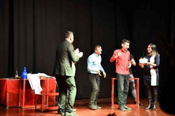 Hakan Bulut’A Tiyatro Oyunu Sonunda Sahnede Doğum Günü Sürprizi
