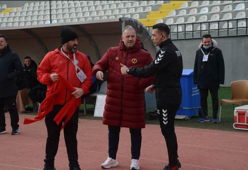 Hakem içliğe müdahale etti