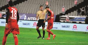Hakemler maça damga vurdu