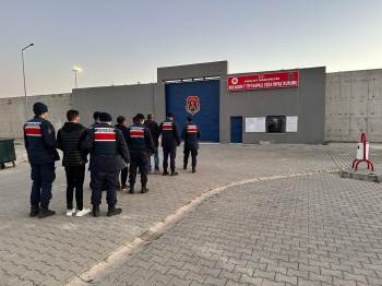 Haklarında Hapis Kararı Bulunan 3 Kişiyi Jandarma Yakaladı

