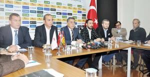 Halil Ünal, illüzyon yapıyor