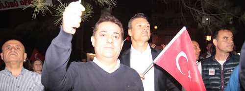 HALİL ÜNAL VE ALPAY DEMOKRASİ NÖBETİNDE