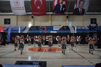 Halk Oyunları Grup Müsabakaları Renkli Görüntülerle Sona Erdi
