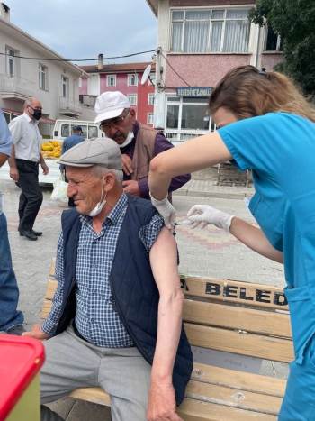 Halk Pazarında Aşı Kampanyası

