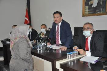 Halk Toplantısında Katılan Vatandaşlar Validen Tablet İstedi
