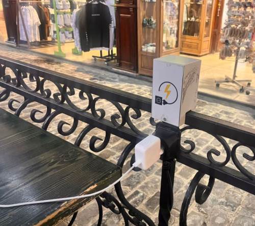 Haller Gençlik Merkezi'nde şarjsız kalana pratik çözüm