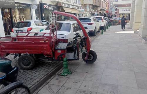 Hamamyolu Caddesi’nde kaldırıma park tepkisi
