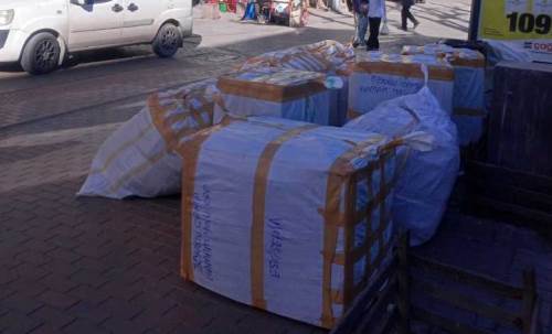 Hamamyolu kaldırımları paketlerle doldu, vatandaşlar tepkili