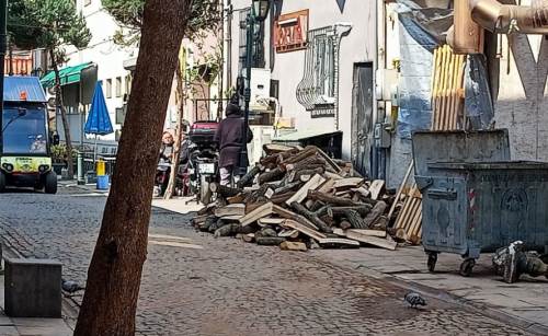 Hamamyolu'na odun yığdılar: İlginç görüntü 