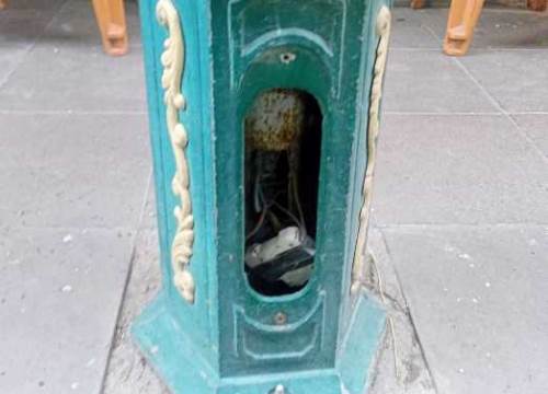 Hamamyolu’nda açık aydınlatma direği endişe yarattı