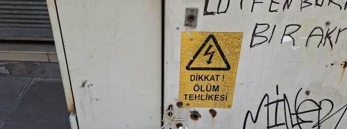 Hamamyolu'ndaki elektrik panosu tartışma konusu oldu