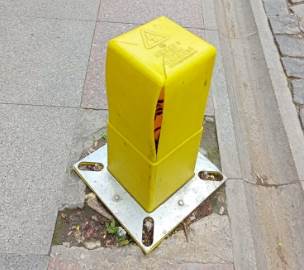 Hamamyolu'ndaki kırık elektrik kutusu risk yaratıyor