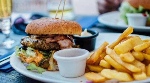 Hamburgeri Yakmak İçin Kaç Adım Yürümem Lazım? Kalori Hesaplaması 