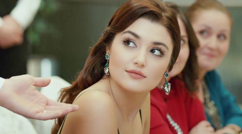 Hande Erçel de aldatılırmış!