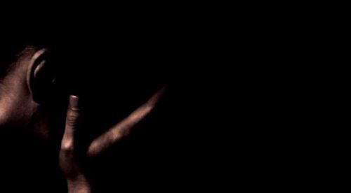 Hapisten çıktı arkadaşının annesine tecavüz etti