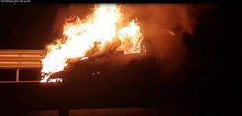 Hareket Halindeki Otomobil Alev Alev Yandı
