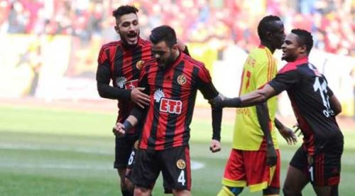 Hasan Hüseyin Acar yuvada kaldı 