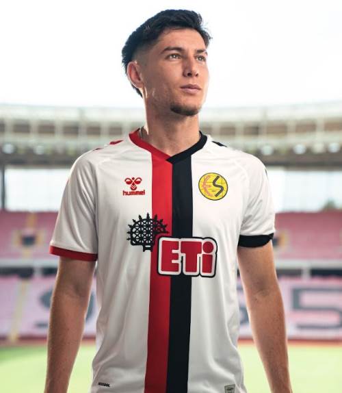 Hasan Şen forma tanıtımında