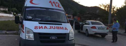 Hasta taşıyan ambulans kaza yapınca...