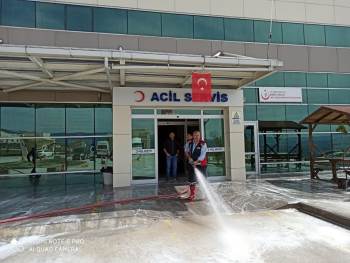 Hastane Bahçesi Dezenfekte Edildi
