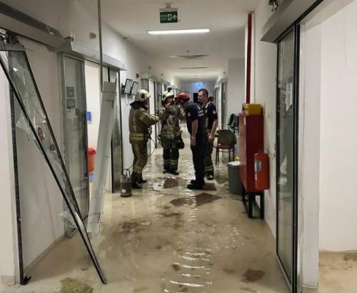 Hastanede facia: Yeni doğan ünitesinde tavan çöktü!