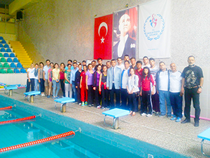 Havuzda antrenörlük kursu