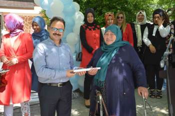 Hayalinden Vazgeçmedi 69 Yaşında Okuma-Yazma Öğrendi
