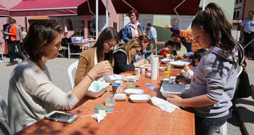 HAYALLERİNİ TABAKLARA ÇİZDİLER