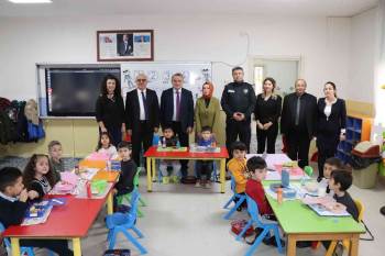 Hayırseverler Minik Öğrencileri Mutlu Etti
