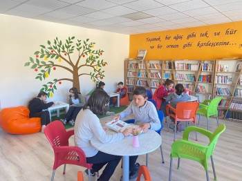 Hayırseverler Okullara Destek Veriyor
