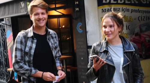 Hazal sevgilisi ile yakalandı