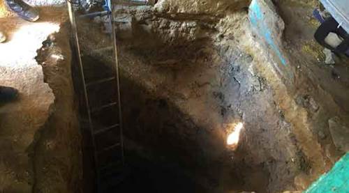 Hazine bulmak için evinin altını 10 metre kazdı