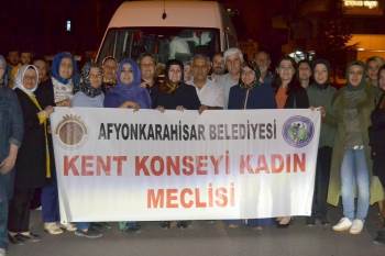 Hdp Binası Önünde Çocuklarını İsteyen Annelere Afyonlu Kadınlardan Destek
