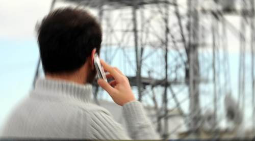 Hem 20 yaşında hem sahte polis! Binlerce doları yürüttü