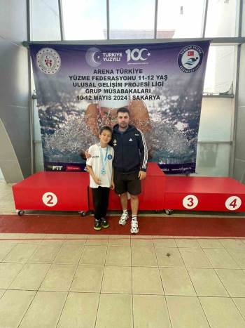 Hem Altın Hem De Gümüş Madalyanın Sahibi Oldu
