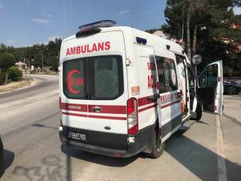 Hem Ehliyeti Yok Hem De Plakasız Motosikletiyle Kaza Yaptı
