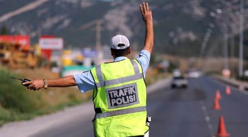 Hem ehliyetsiz hem alkollü hem de drift meraklısı!