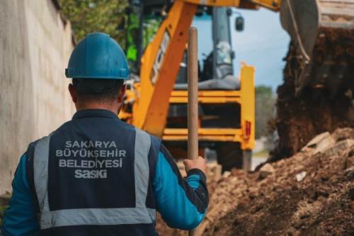 Hendek Uzunçarşı’da içme suyu hattı yenileniyor