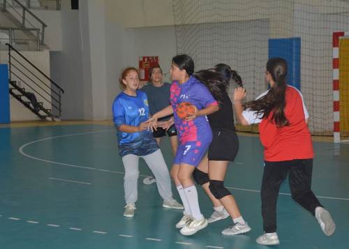 Hentbola ilgi artmalı