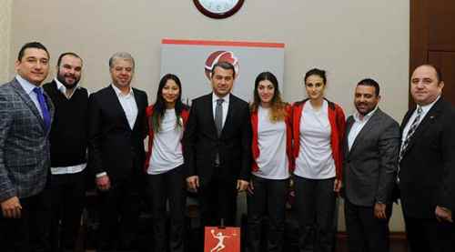 Hentbolcular Çelik'i ziyaret etti