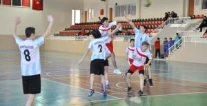 Hentbolda heyecan sürüyor