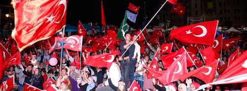 Hepimiz vatan için toplanıyoruz